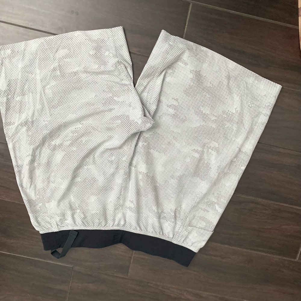 Men’s Lululemon Size-Large 9 inch inseam. No Liner